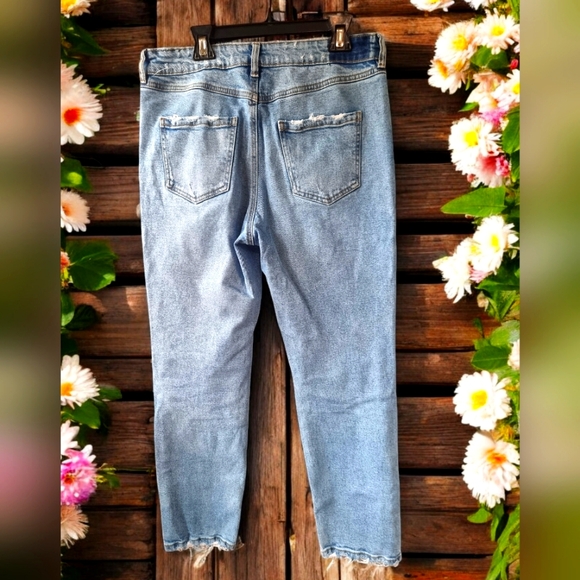 Suko Jeans Light Wash Distressed Hem Denim Jeans ๐ - Picture 2 of 7